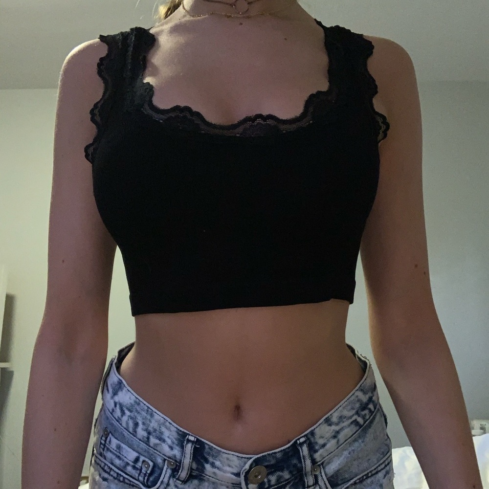 Lace black crop